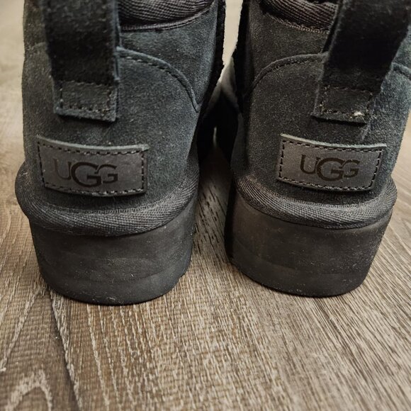 Ultra Mini Platform UGGs black size 6 - Picture 2 of 5